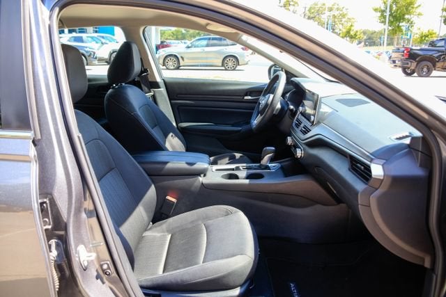 2025 Nissan Altima SV - Photo 9