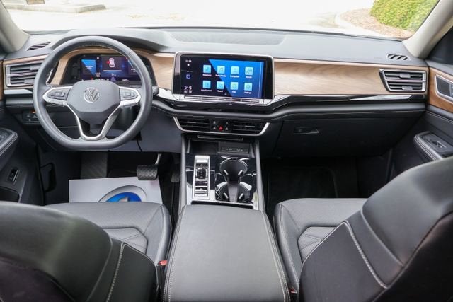 2024 Volkswagen Atlas 2.0T SE w/Technology