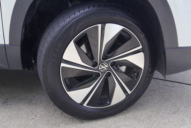 2025 Volkswagen Taos SE