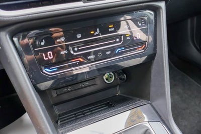 2025 Volkswagen Taos SE