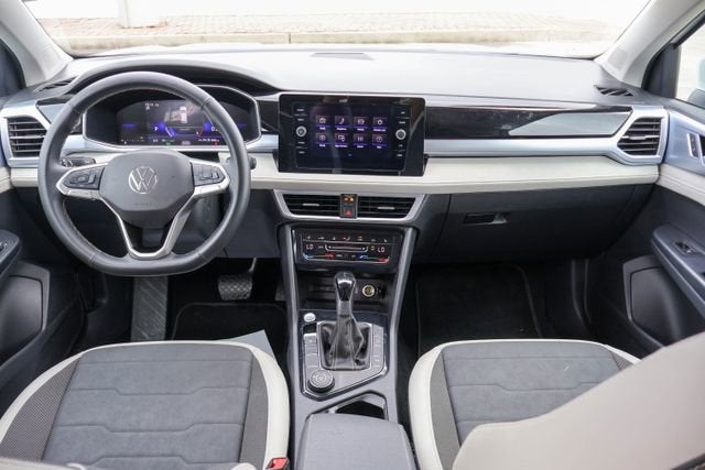 2025 Volkswagen Taos SE