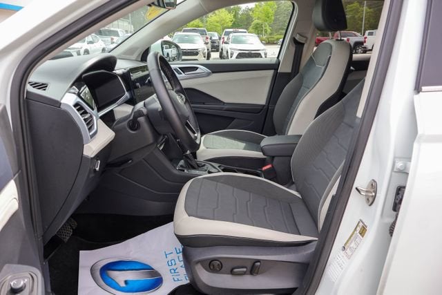 2025 Volkswagen Taos SE
