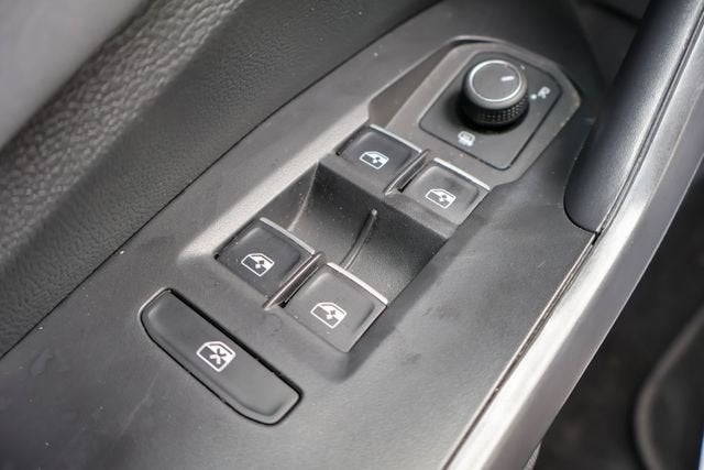 2025 Volkswagen Jetta SE - Photo 18