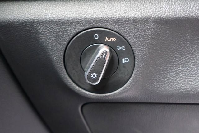 2025 Volkswagen Jetta SE - Photo 19