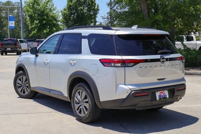 2025 Nissan Pathfinder SV