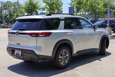 2025 Nissan Pathfinder SV