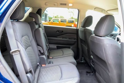 2025 Nissan Pathfinder SV