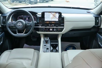 2024 Nissan Pathfinder SL