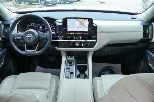 2024 Nissan Pathfinder SL